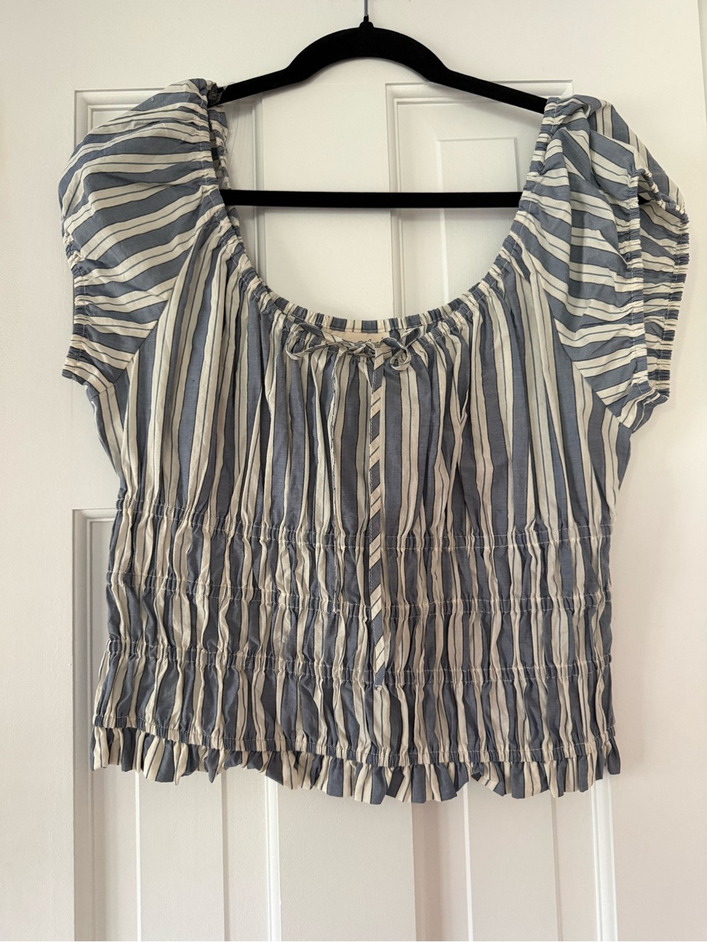 NWT Universal Thread Blue Cream Striped Smocked Puff Sleeve Top M